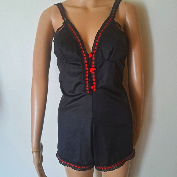 Vtg. 1960's Dupont Nylon Black and Red Rosette Teddy Sm - Picture 3 of 14